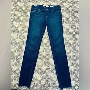 Hollister Low Rise Super Skinny size 28x30.
